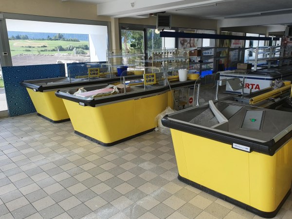 Supermarket - Equipment and furnishings - Bank. 24/2018 - Trento L.C. - Sale 3