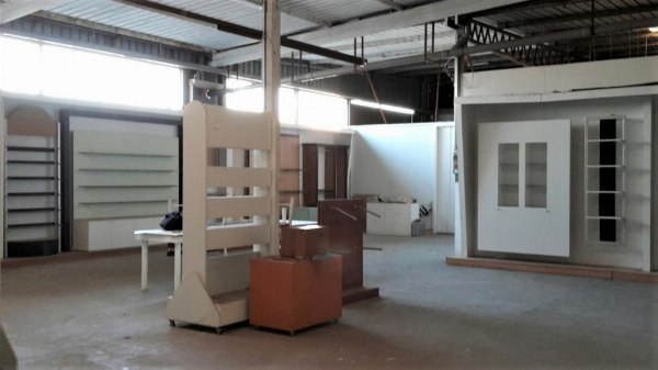 Mağaza ve Ofis Mobilyaları - Yarı Mamul ve Ekipmanlar - Batık 112/2015 - Foggia Mahkemesi - Satış-5