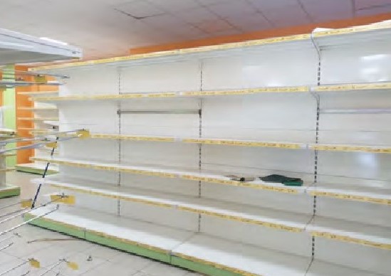 Toys and shelving - Bank. 28/2020 - Avellino L.C.-Sale 3