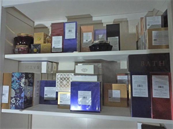 Creams Perfumes and Various Accessories - Bank. 41/2021 - Roma Law Court  - Sale-5