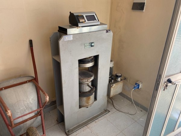 Wyposażenie do testów betonu, sprężarka i wyposażenie biurowe - Upadłość 64/2019 - Sąd w Syrakuzach - Sprzedaż 5