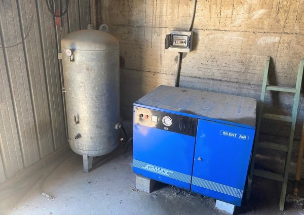 Instrumentacija testiranja betona, kompresor i uredski namještaj - Fall. 64/2019 - Sud u Siracusama - Prodaja 5