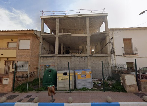 Bebouwbare grond in Alhaurin el Grande en Gebouw in aanbouw in Cogollos de la Vega - Handelsrechtbank Nr. 2 Malaga