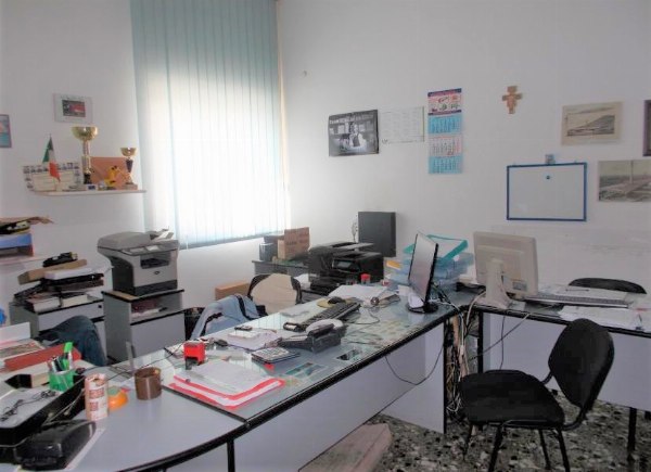 Tuğla İşleme - Ofis Mobilyaları ve Ekipmanları - Fall.26/2020 Foggia Mahkemesi - Satış 6