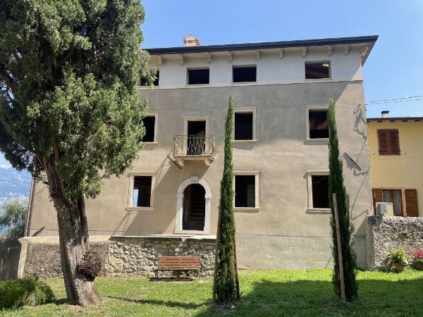 GARDA EST - Historisches Gebäude im Umbau in Malcesine (VR)