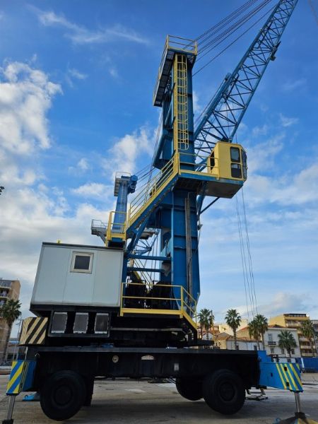 Grues portuaires et chariots élévateurs - Équipements et Audi A8 - Liquidation Judiciaire 9/2023 - Tribunal de Barcelone Pozzo d