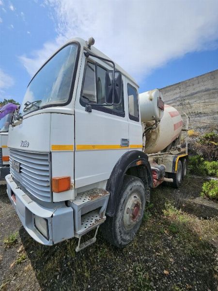 Veículos e máquinas para movimentação de terra - Liquidação Judicial n.77/2024 - Tribunal de Catania - Venda 3