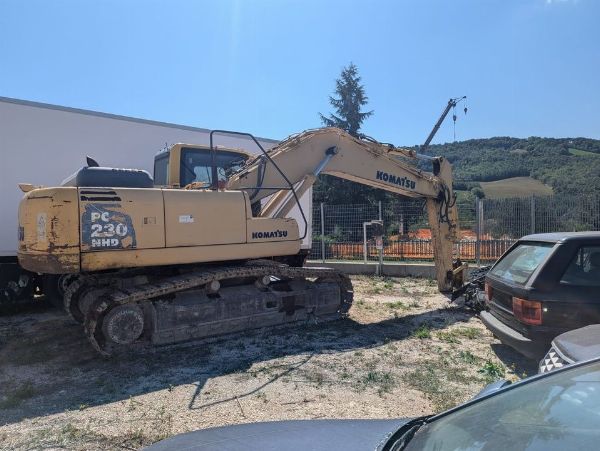 Gąsienicowy koparka Komatsu - Aktywa leasingowe - Intrum Italy S.p.A