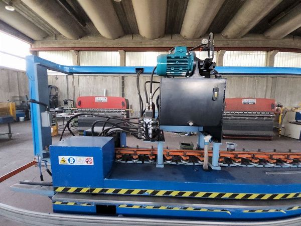 Lavorazione metalli - Macchinari e attrezzature - Magazzino materiale elettrico