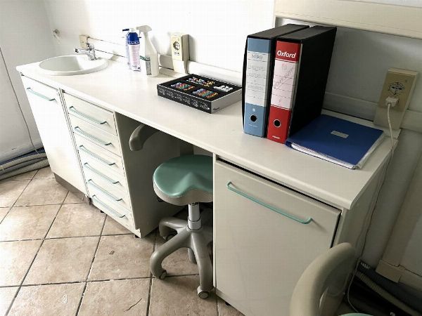 Equipamentos e móveis para consultório dentário - Liquidação Controlada n. 8/2023 - Tribunal de Brescia