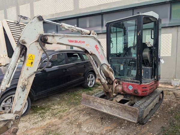 Takeuchi Exkavátor - Lízingből származó eszközök - Intrum Italy S.p.A