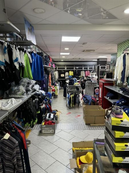 Abbigliamento sportivo - Arredi negozio - Liquidazione Giudiziale n.16/2024 - Tribunale de Potenza - Vendita 3