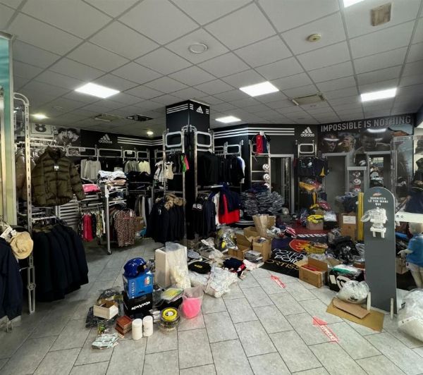 Vêtements de sport - Mobilier de magasin - Liquidation Judiciaire n.16/2024 - Tribunal de Potenza - Vente 3