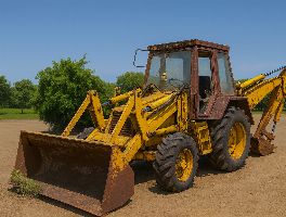 Movimento terra: - Camion SCM e Pala meccanica con gru all'asta