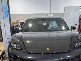 Auto all' asta: - Lamborghini Urus, Porsche Taycan, - Mercedes GLA e Furgone Ford