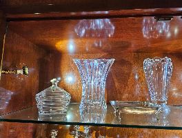 Lotti di decorazione, argenteria, cristalleria, gioielleria e articoli da regalo