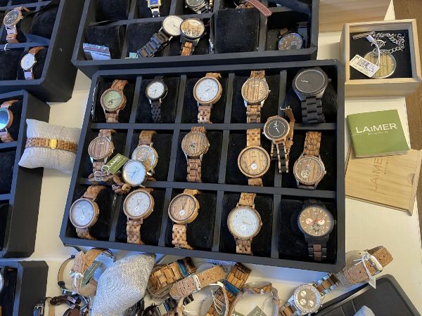 Stock di orologi, cinturini Apple Watch e bigiotteria