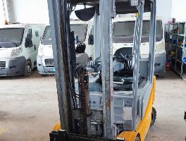 Carrelli Elevatori e - Trattore elettrico