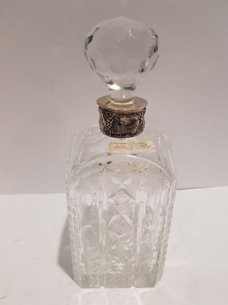 Collezione di pezzi in argento, cristallo e oggetti decorativi