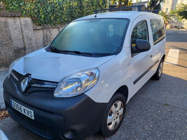 Tre furgoni, attrezzi, apparecchiature informatiche e mobilio vario a Vigo