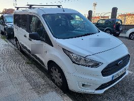 Tre furgoni, attrezzi, apparecchiature informatiche e mobilio vario a Vigo