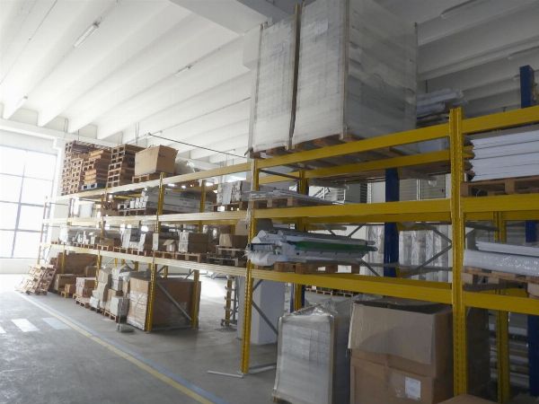 Materiali elettrici per l'illuminazione - Scaffalature e carrello elevatore - Arredi e elettronica per ufficio