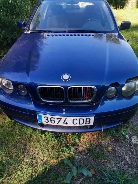 Veicolo BMW 316i e Motocicletta Hyosung Aquila