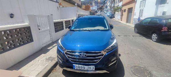 Due veicoli situati a Tenerife