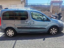 Due veicoli situati a Tenerife