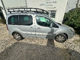 Scorte, macchinari, veicoli, arredi e impianti tecnici di un’azienda di falegnameria e vetreria a Cadice