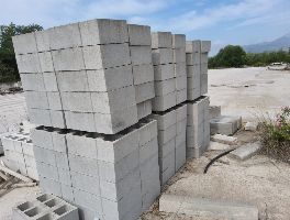 Materiali e attrezzatura per edilizia, - arredi ufficio