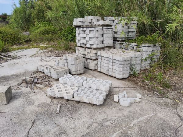 Materiali e attrezzatura per edilizia, - arredi ufficio