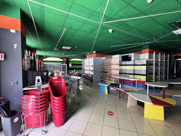 Arredi e attrezzature per supermercato - Stock alimentari, bevande e generi di largo consumo