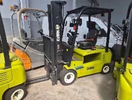 N. 6 carrelli elevatori Clark